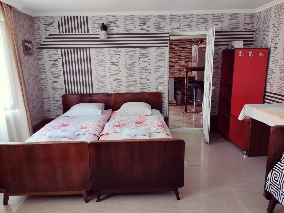 Guest House On Kostava 23 Кобулети Екстериор снимка