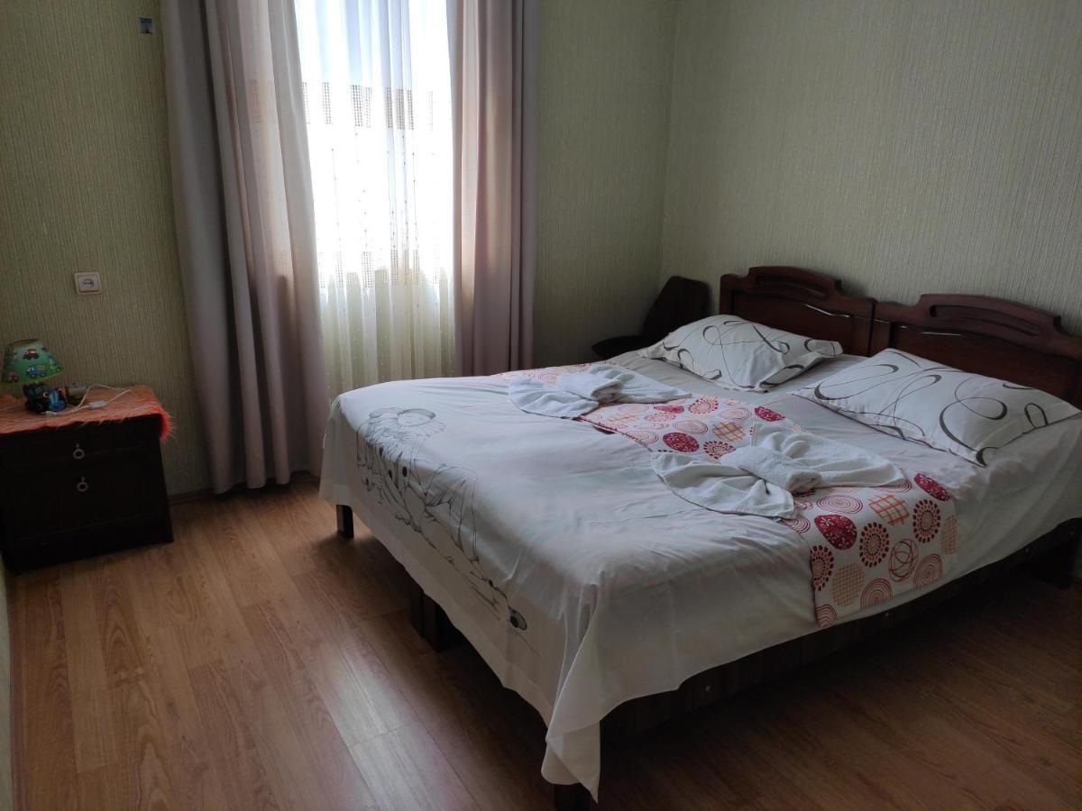 Guest House On Kostava 23 Кобулети Екстериор снимка