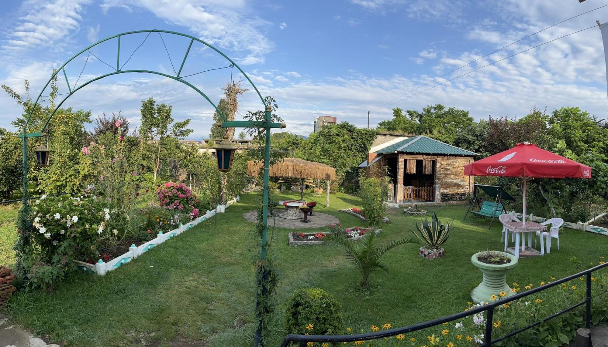 Guest House On Kostava 23 Кобулети Екстериор снимка