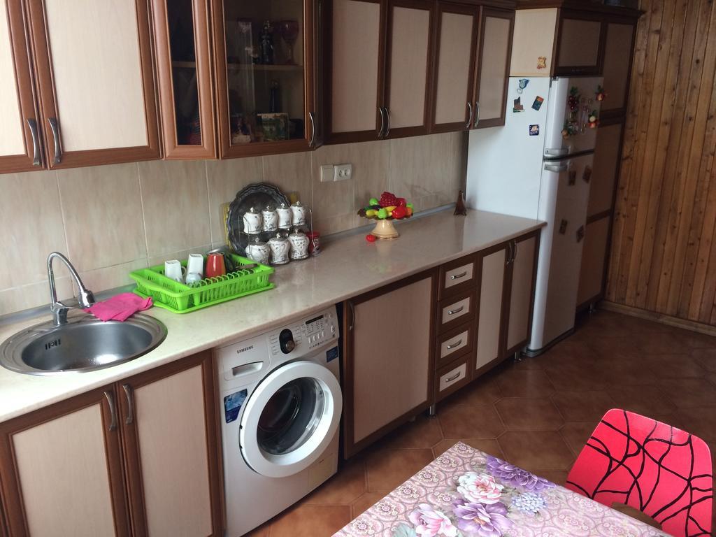 Guest House On Kostava 23 Кобулети Екстериор снимка