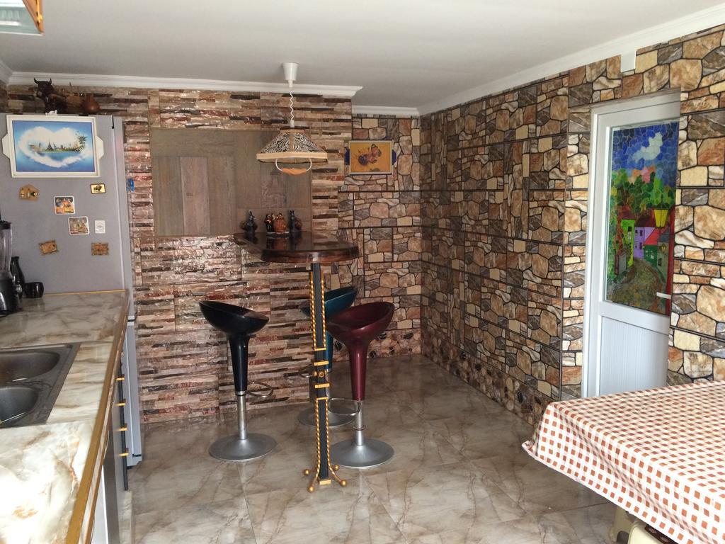 Guest House On Kostava 23 Кобулети Екстериор снимка