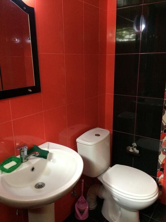 Guest House On Kostava 23 Кобулети Екстериор снимка